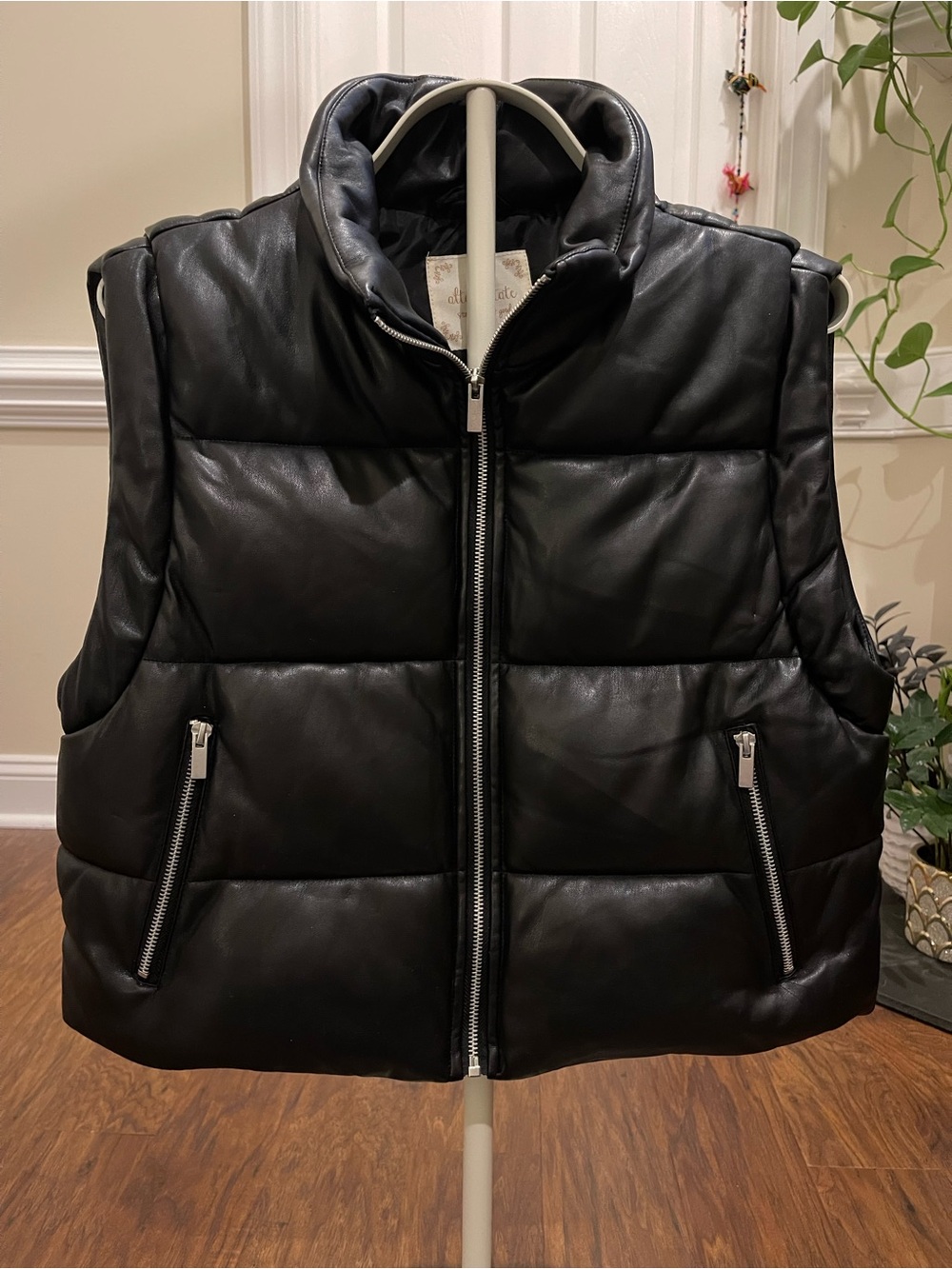 Altar’d State Faux Leather Cropped Puffer Vest – Size Medium